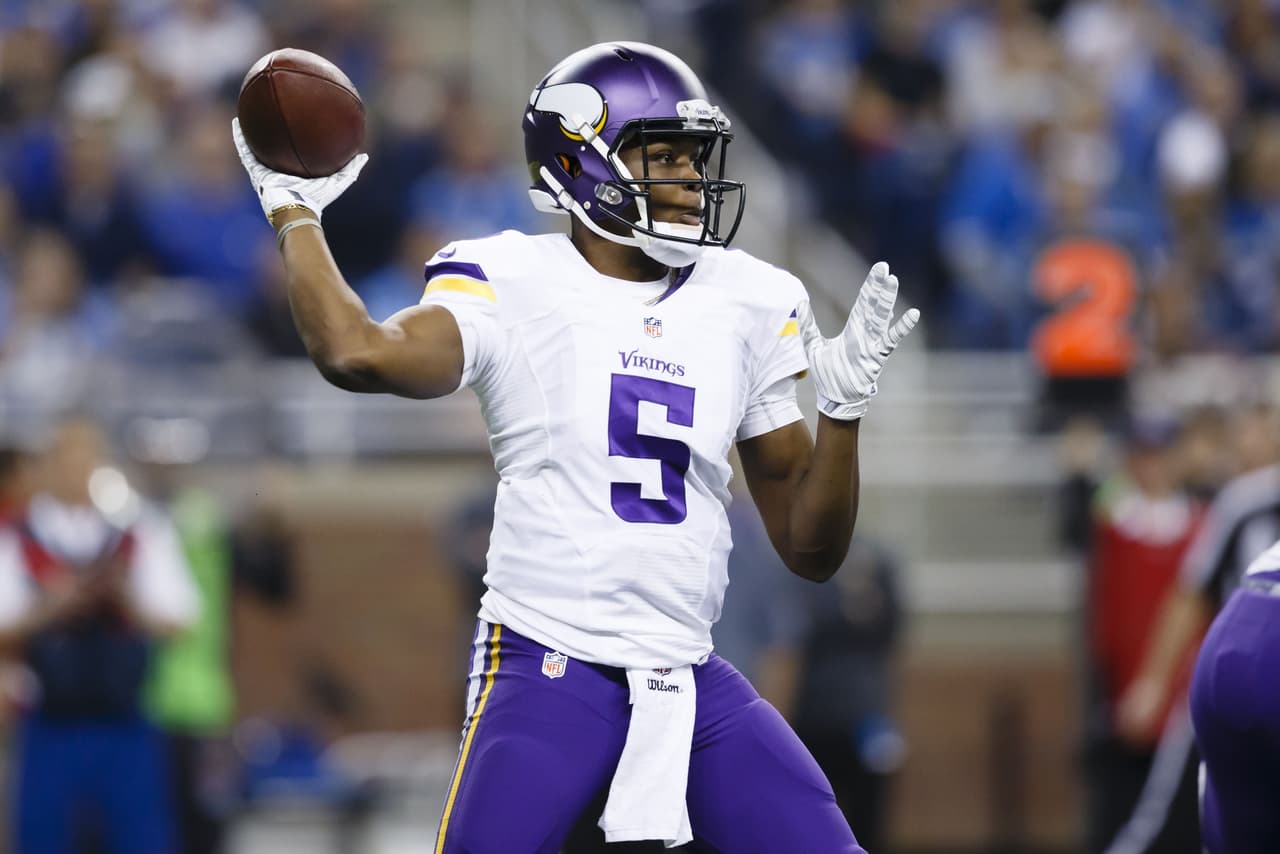 #6 Teddy Bridgewater, Minnesota Vikings: Los Vikings podrían dar la sorpresa esta temporada, la versión de los Golden State Warriors en esta liga. Con Adrian Peterson de regreso, Mike Zimmer al frente de un equipo con Bridgewater creciendo tras una gran temporada de novato (AP-NFL).