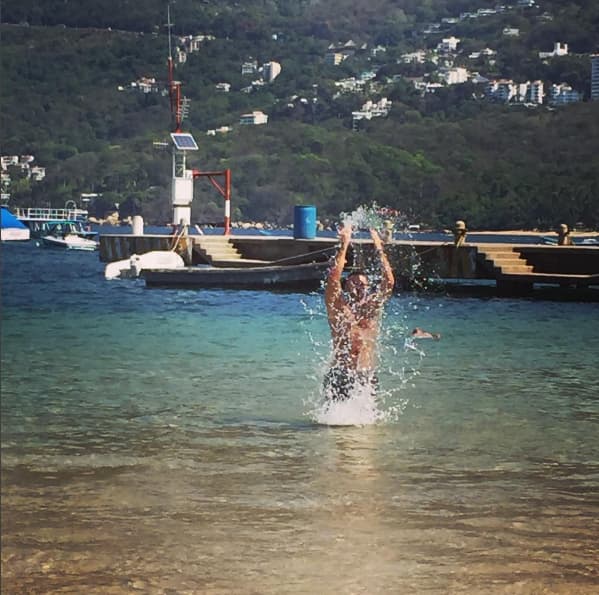 Julián Gil está muy bien marcado y justo como nos lo recomendó el doctor.