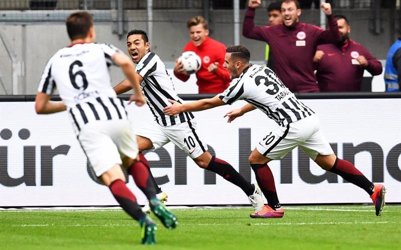 La euforia se contagió en el Frankfurt, en una fiesta ante un logro que parecía casi imposible ante uno de los equipo más duros de Alemania y con inferioridad numérica.