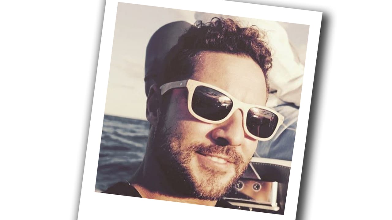 Bisbal es un guapazo de 37 años de Almería, España.