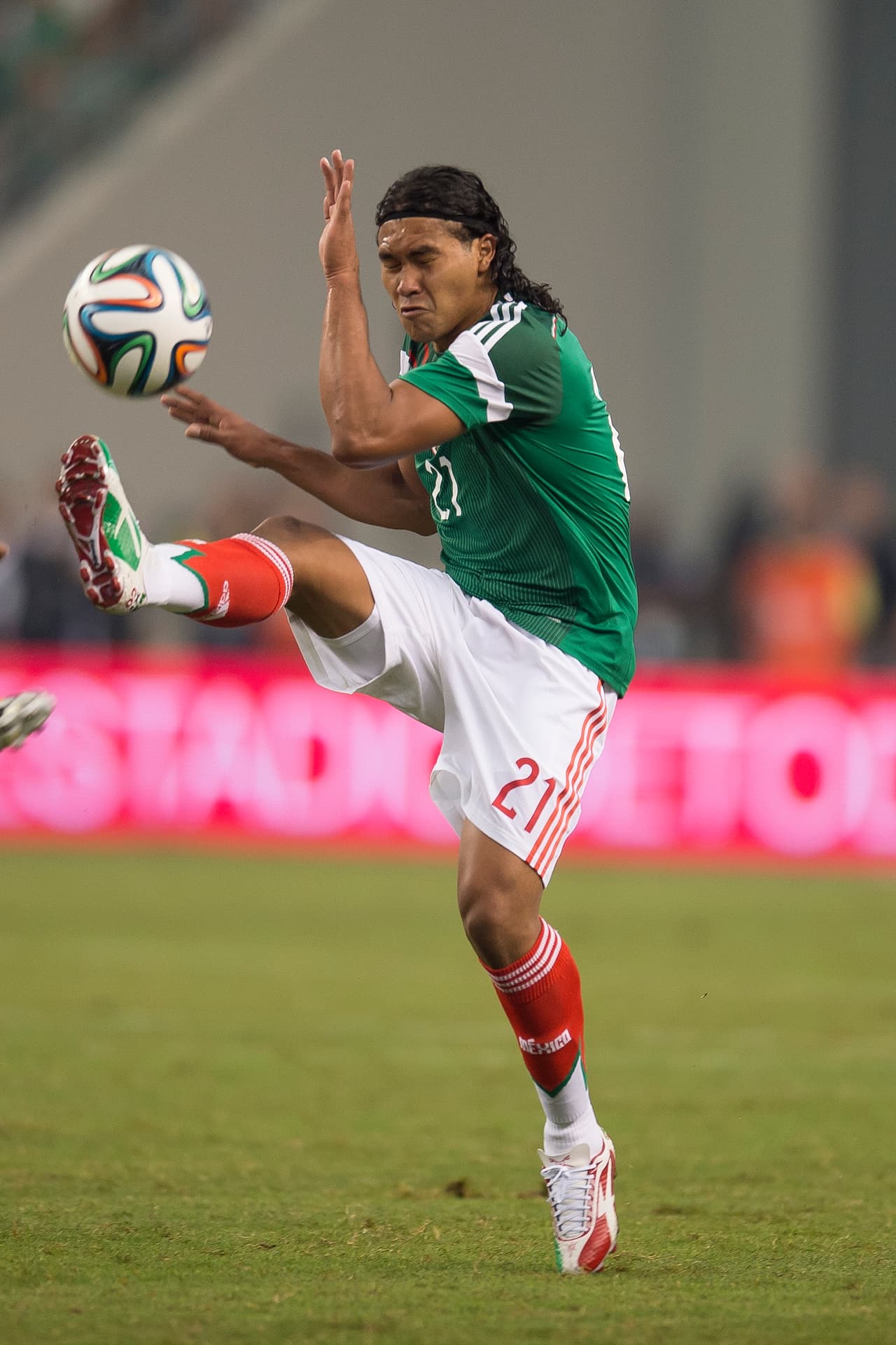 Carlos Peña - Nadie duda de su calidad cuando está metido al ciento por ciento en su fútbol, pero el jugador de Chivas suele distraerse mucho. De cualquier manera querrá demostrar que sus malos ratos fuera del campo han quedado atrás y que mejor vitrina que la Copa América Centenario.