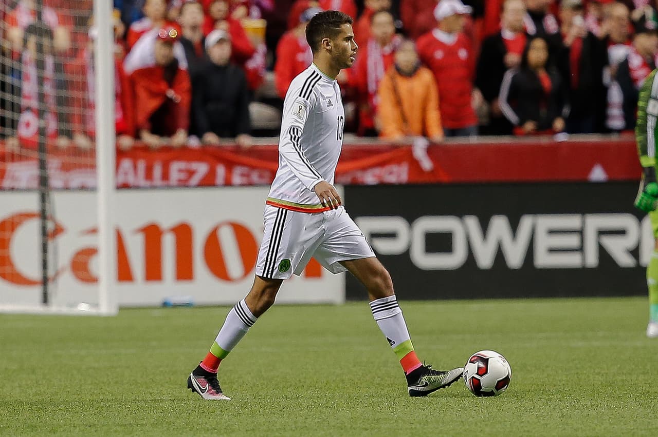 Diego Reyes - Ha cumplido con una buena campaña en la Real Sociedad y su fútbol por fin se acento en el Viejo Continente. Sin duda hará una gran pareja en la zona central de la defensa al lado de Héctor Moreno.