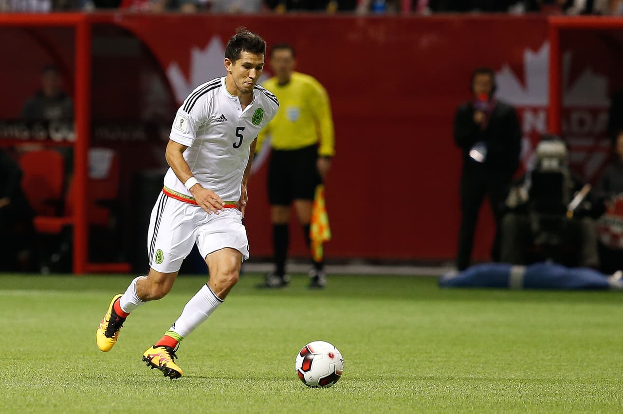 Jesús Molina - Mantiene una regularidad impecable con Santos desde hace un par de torneos. La Copa América es un regalo a su constancia, su calidad no está en duda, pero en el mismo puesto juegan Jonathan dos Santos y José Juan “Gallito” Vázquez dos mediocampistas de muy alto nivel.