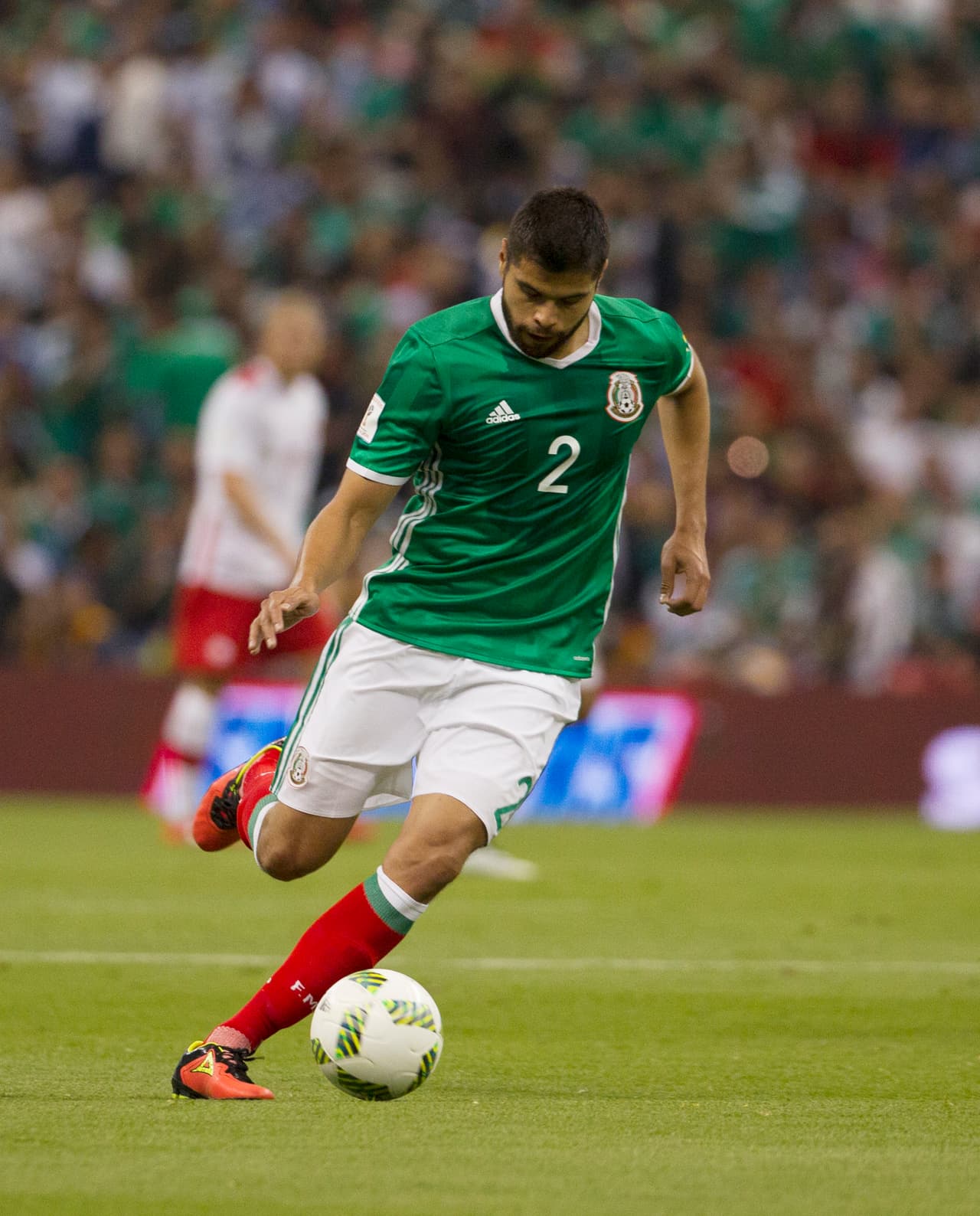 Néstor Araujo - El defensa central de Santos es del agrado de Juan Carlos Osorio. Llega al Tri tras una buena campaña en su club. Tiene una experiencia internacional comprobada, sin embargo las voces en torno a que el puesto pudo ser ocupado por Jair Pereira de Chvas se han levantado.