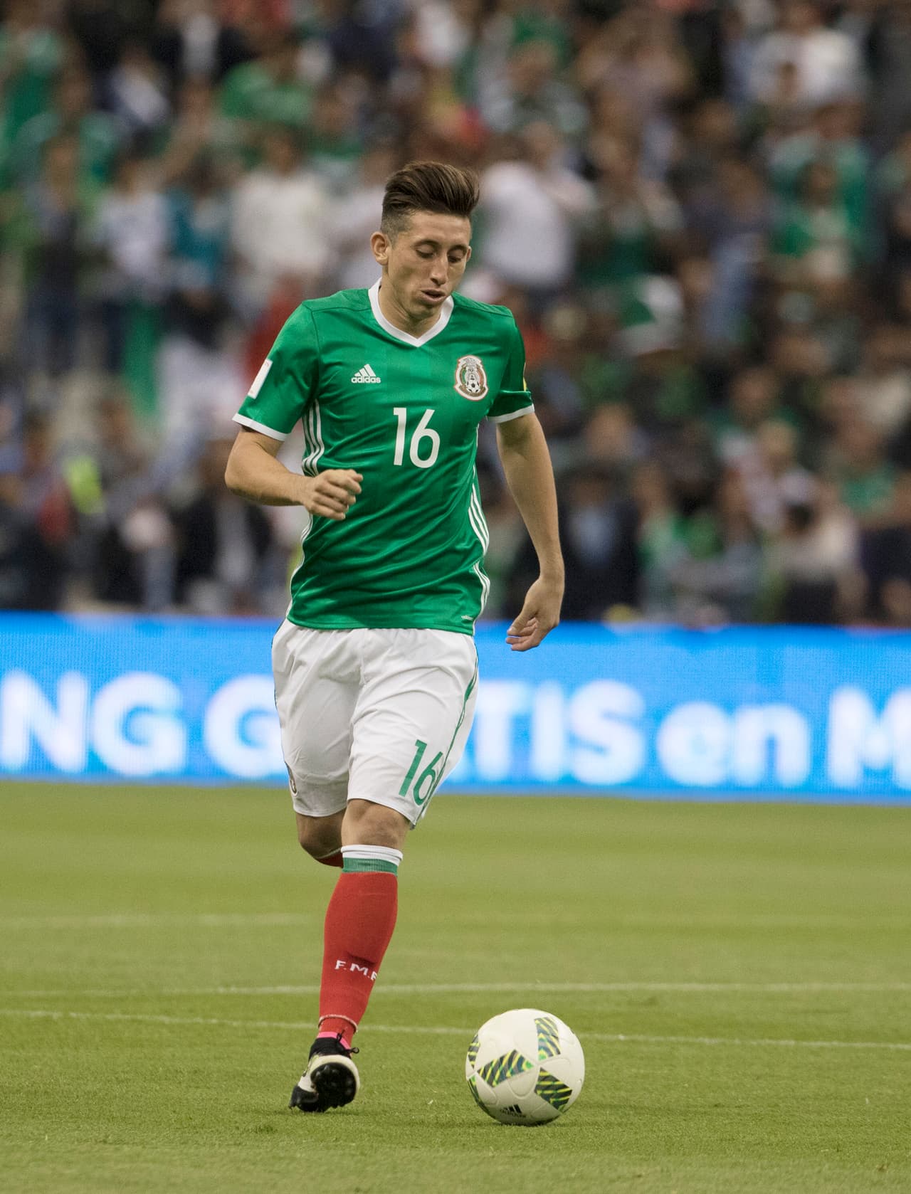 Héctor Herrera - Su nombre aparece en el Tri de manera natural. Aunque su fútbol pasa mucho por lo físico y a veces éste le falla, es de lo mejor de México en todo el año. La única duda será ver exactamente si su nivel físico llena en lo más óptimo luego de su año en el Porto.