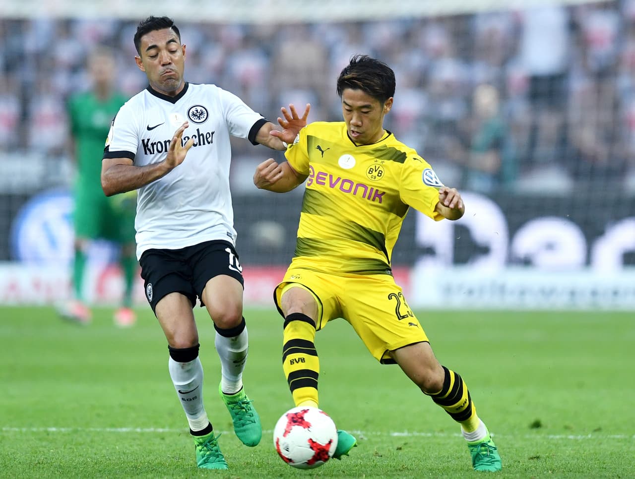 Si bien a Marco Fabián se le ve estable en Eintracht Frankfurt luego de una buena temporada en la Bundesliga, el jugador mexicano no podrá pelear en ningún torneo europeo con su club.