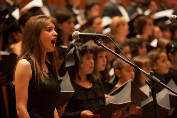 <b>Daniela Aedo</b> siempre ha tenidon una voz privilegiada, pues recordemos que participó en los discos musicales de '¡Vivan los niños!' y 'Carita de Ángel'.