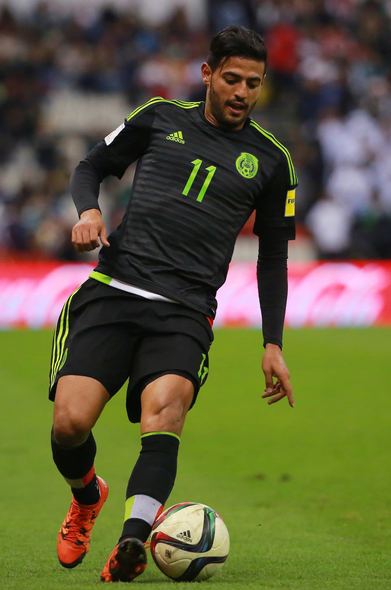 El mexicano Carlos Vela no inspirará con su presencia las canchas de la Copa Centenario, una vez que su club, el Real Sociedad, pidió que no fuera convocado por la selección mexicana. Sin embargo, su ausencia no lo exime de ser reclutado (por las mujeres) como uno de esos latinoamericanos más emblemáticos detrás de un balón.