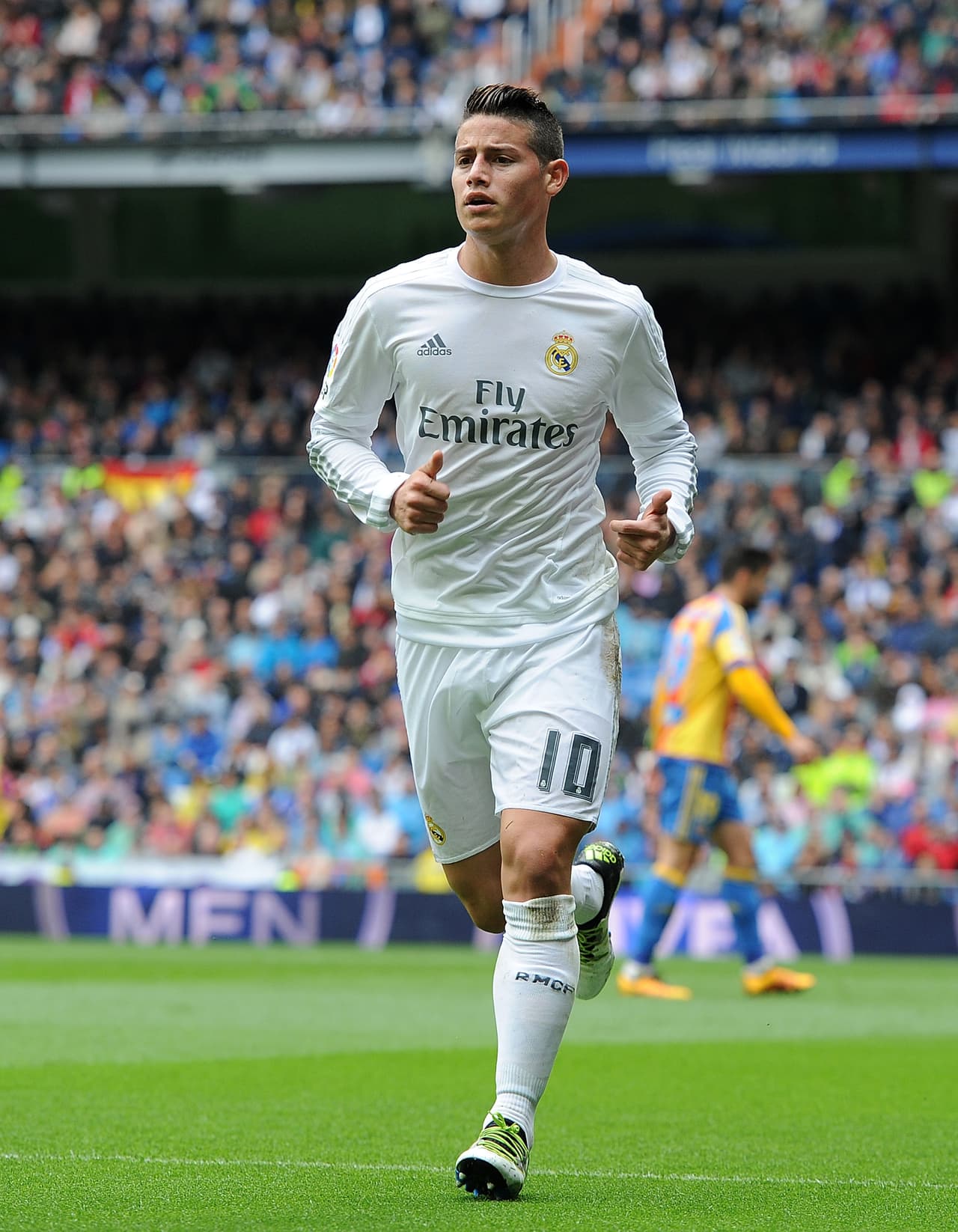 El colombiano James Rodríguez primero tuvo que anotar unos cuantos goles en el mundial pasado antes de que las mujeres realmente repararan en él. Después de su remarcable actuación, que siempre acompañó de cadenciosos bailes, y de verlo protagonizar cuanta campaña de ropa interior ha podido, su fama entre el sexo femenino amenaza con expandirse por toda Europa.