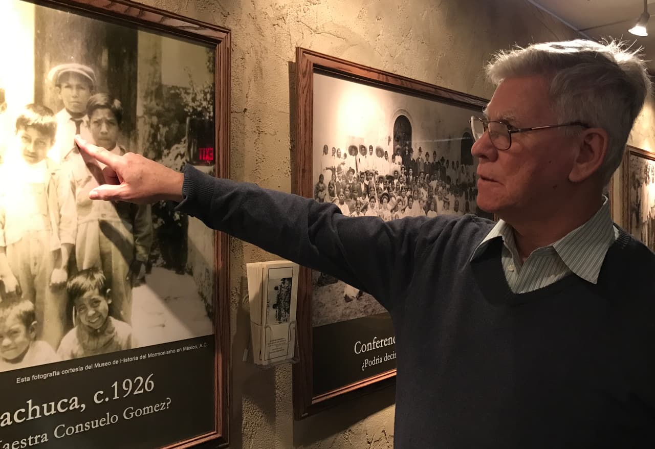El padre de Gómez en una escuela dominical mormona en México.