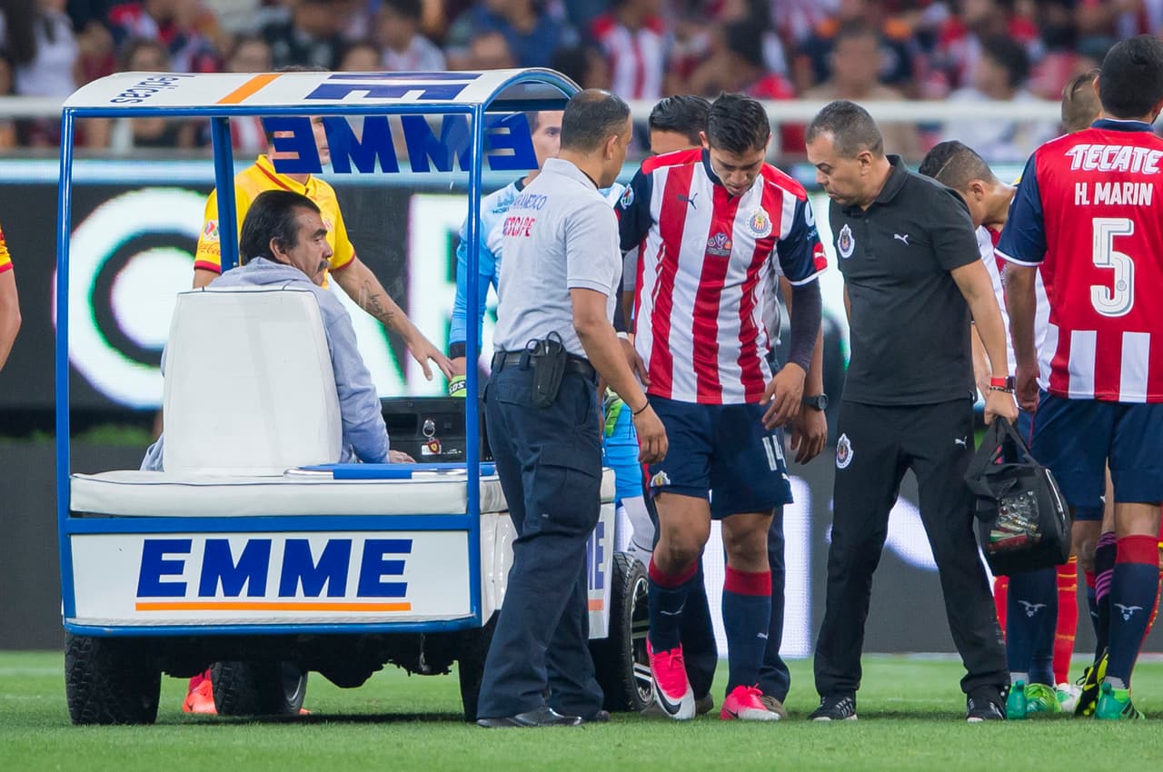 Ángel Zaldívar salió lesionado del partido, con lo que era una dura baja en plena final.