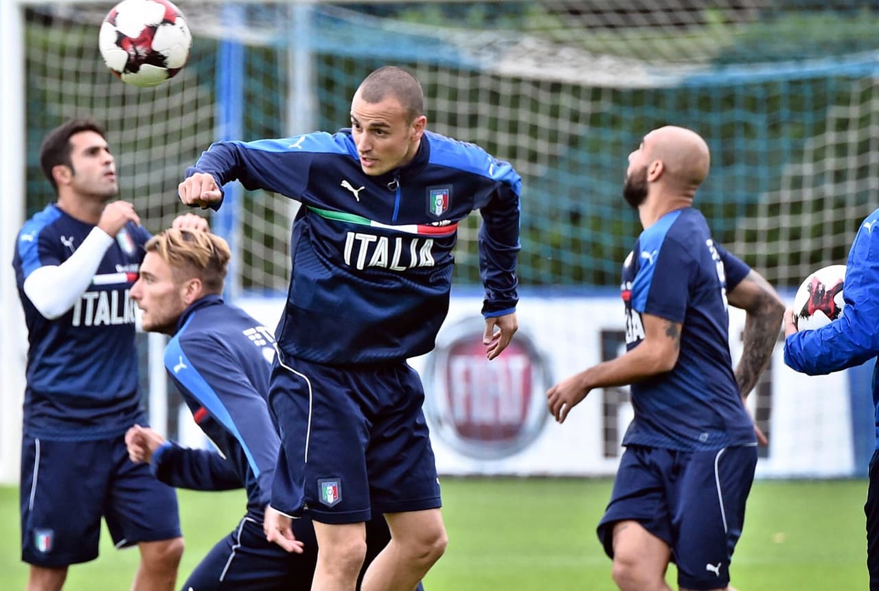 Italia, no obstante, sabe que tendrá que buscar un marcador abultado para acercarse a la diferencia de gol a favor que tiene España, si es que quiere pelear por el primer lugar y obtener un cupo directo.