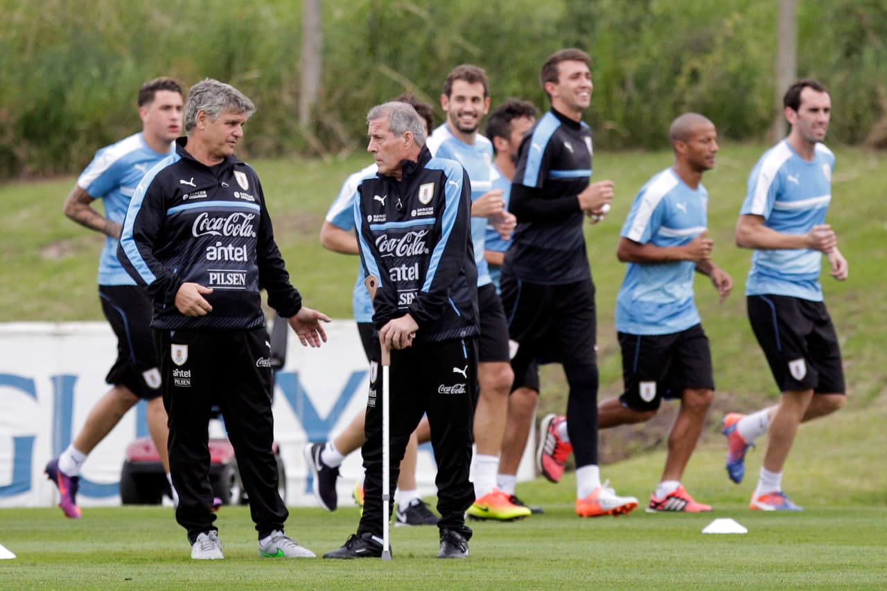 Uruguay tiene en Óscar Washignton Tabarez a uno de los grandes entrenadores a nivel mundial. 'El Maestro', como es apodado, se mantiene vigente a pesar de sus problemas de salud.