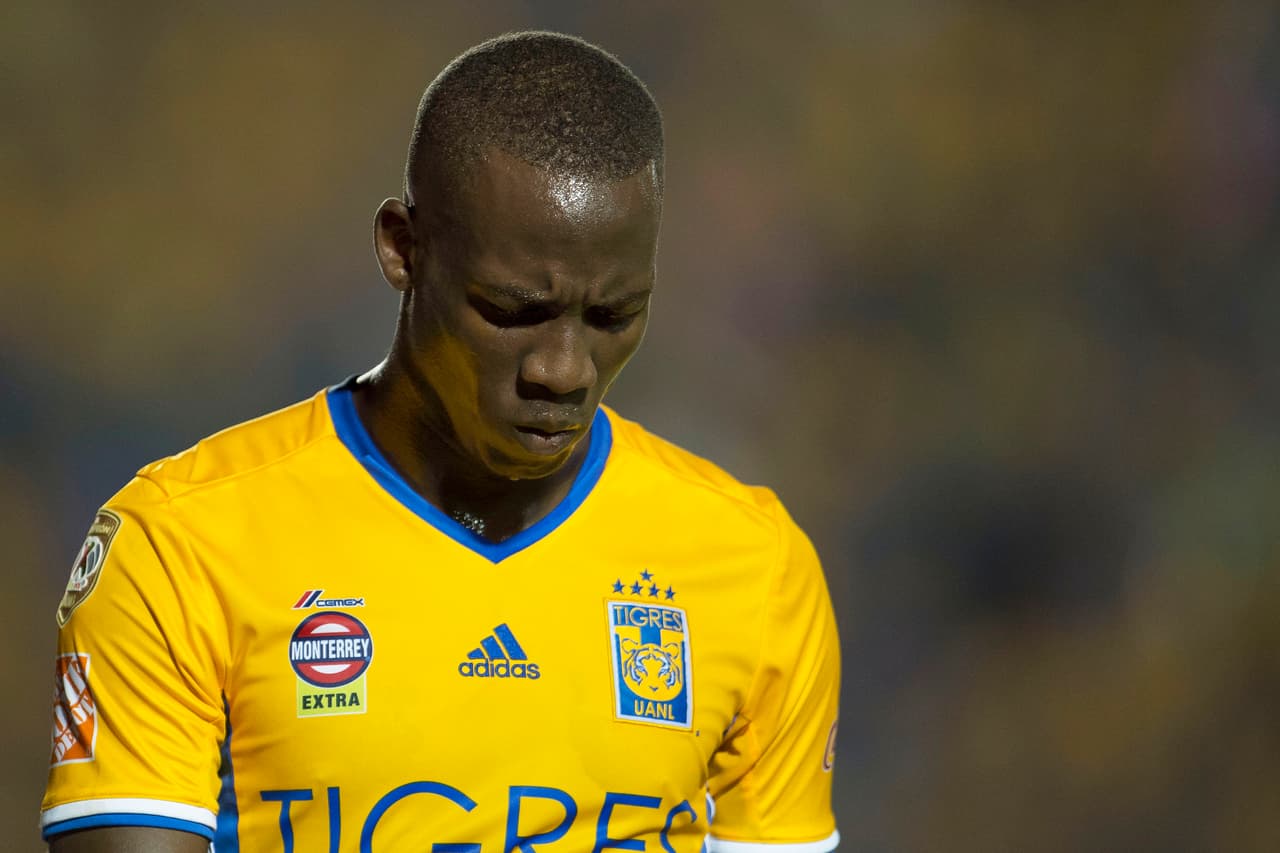 Sin la confianza de Ricardo Ferretti, el peruano Luis Advíncula llega a Lobos BUAP en transferencia temporal.