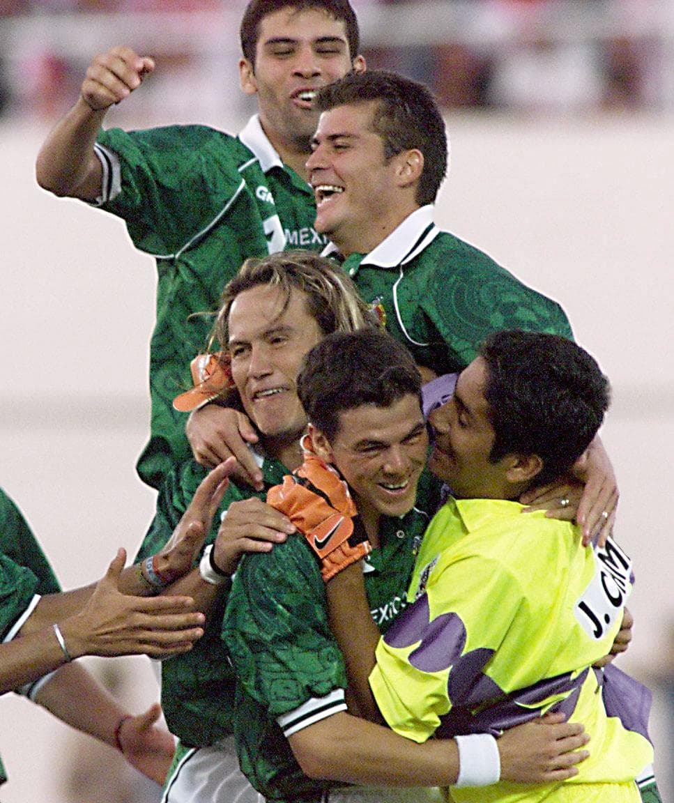 Márquez estuvo presente en el equipo que ocupó el tercer lugar en la Copa América de 1999, al imponerse contra Paraguay. Allí compartió con leyendas como Jorge Campos y Luis Hernández.