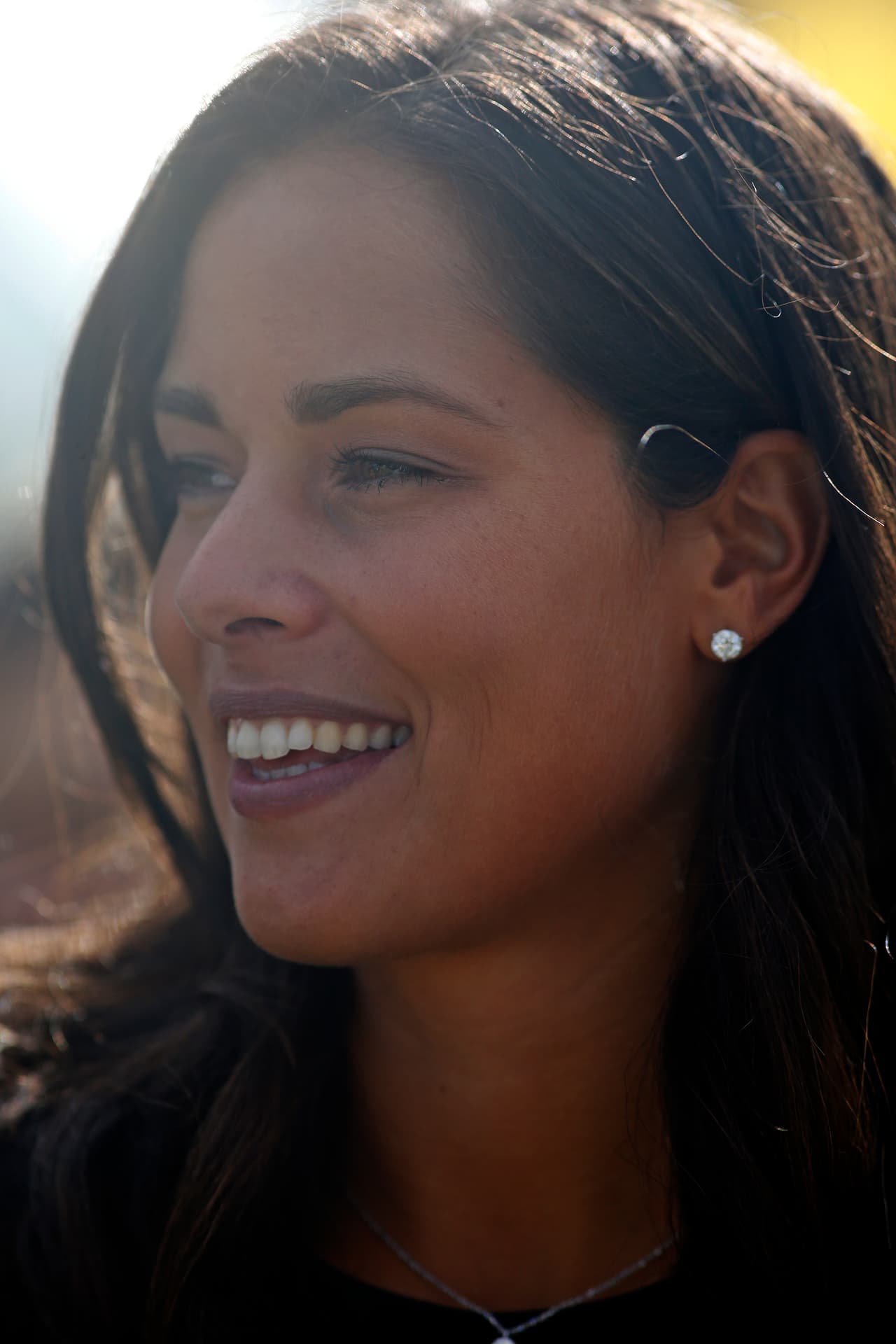 Ana Ivanovic es una de las grandes figuras mediáticas del tenis mundial. Su talento le dio reconocimiento pero su belleza, enmarcada por rostro y cuerpo que envidiarían cualquier modelo de élite, la ha convertido en un referente para los seguidores del deporte que caen rendidos ante su atractivo dentro y fuera de la cancha.