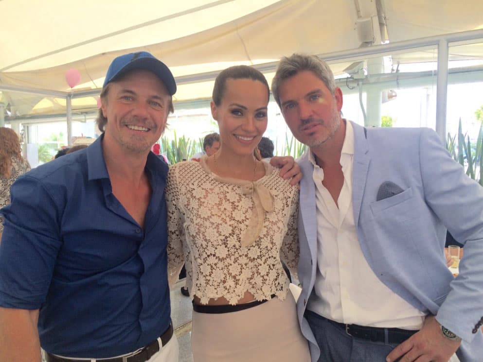 Ramiro Fumazoni y Jessica Mass invitaron a sus familiares y amigos más cercanos para celebrar el bautizo de sus pequeños mellizos.