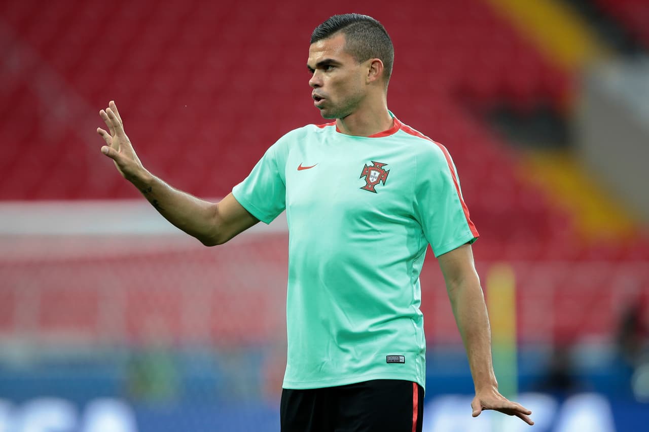 Pepe, que no seguirá en el Real Madrid tras no renovar, negocia con el Besiktas.