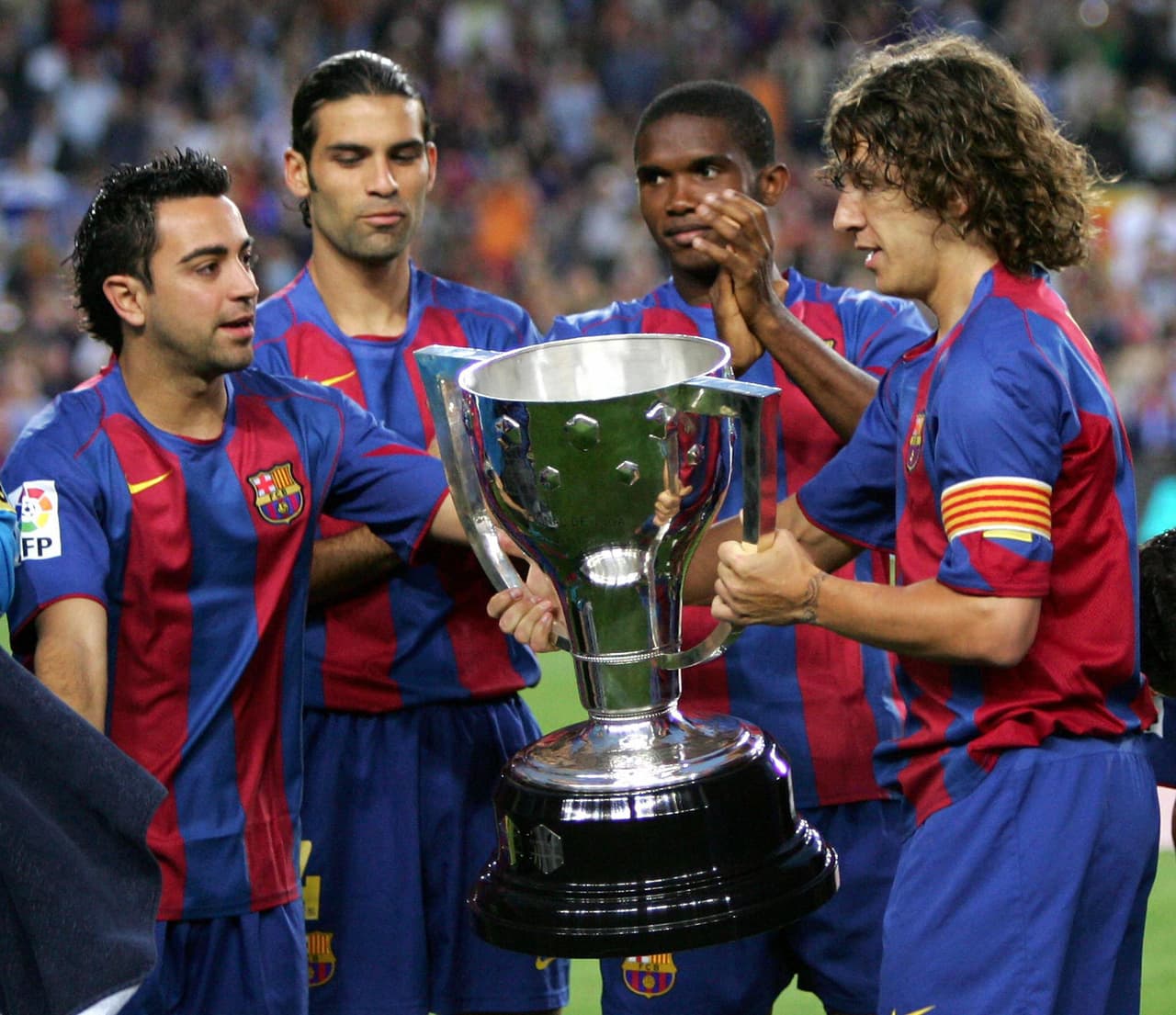 El título de liga del 2004-2005 significó el primero para el Barcelona en mucho tiempo, pues el Real Madrid y el Valencia solían mandar en España ya que el FCB salía de una crisis muy profunda en la presidencia de Joan Gaspart.