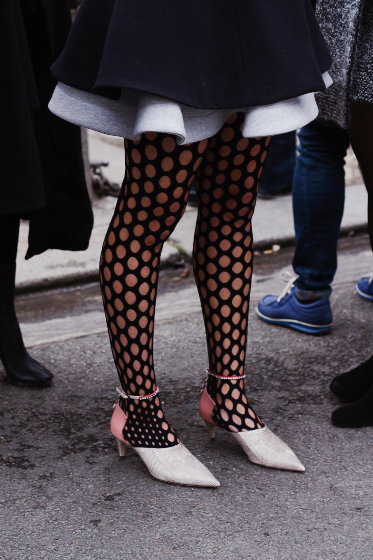 Las flats puntudas fueron una revolución que sorprendió la moda en 2015 y que la moda parece querer adoptar por más tiempos. Son emblema de esa elegancia cómoda que inunda hoy en día todas las pasarelas.