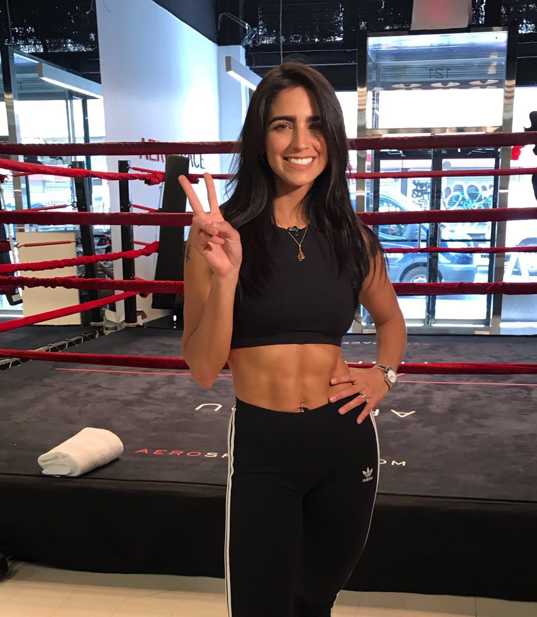 Hace unos días le reveló a '
<b><a href="http://peopleenespanol.com/">People en español</a></b>' que es tan fanática del gimnasio que tuvo que construir uno en su propia casa, ya que le gusta hacer ejercicio antes de que salga el sol para empezar el día con mucha energía. No te pierdas a
<b><a href="http://www.univision.com/temas/barbara-de-regil">Bárbara</a></b> en '
<b><a href="http://www.univision.com/series/rosario-tijeras">Rosario Tijeras</a></b>' este próximo 27 de junio en punto de las 10pm/9c sólo por Univison.