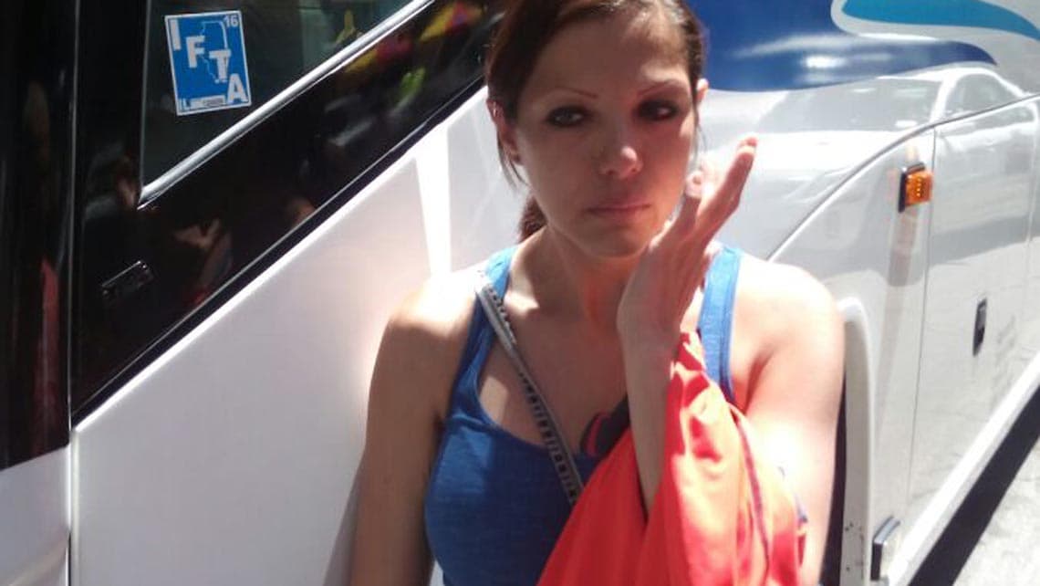 Norma Briseño rompió en llanto tras ser sujetada por la policía de Chicago.