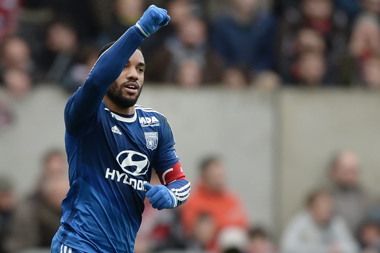 Alexandre Lacazzete es uno de los grandes referentes entre los delanteros en el fútbol francés. Con el Lyon de Francia anotó 48 goles en las dos pasadas temporadas. En esta lleva 12 anotaciones.