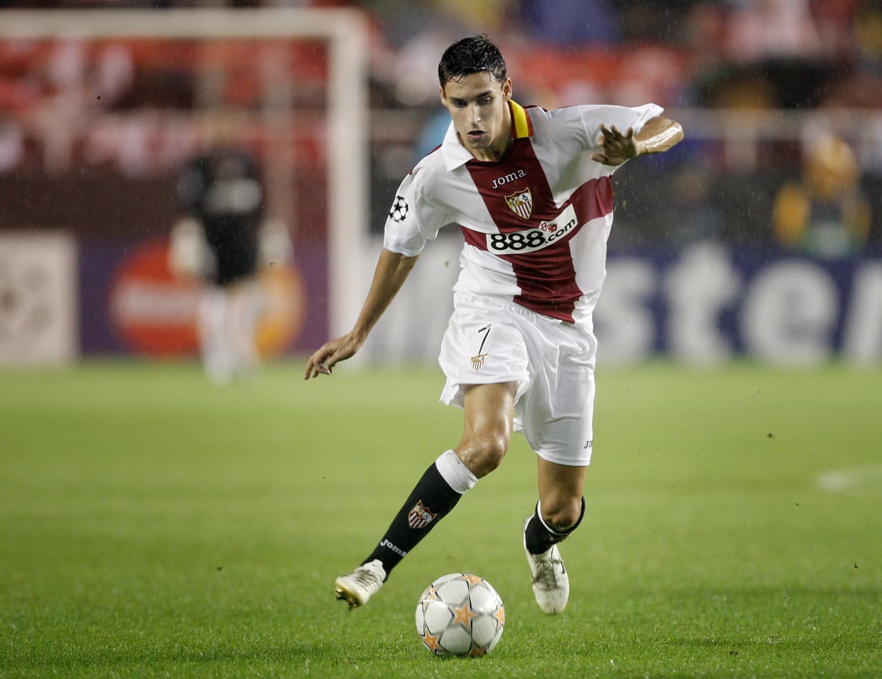 24) JESÚS NAVAS | Potencial: 87 | En 2007, Navas jugaba hacía cuatro años con el primer equipo del Sevilla a sus 21 años de edad, donde hizo una extensa carrera.