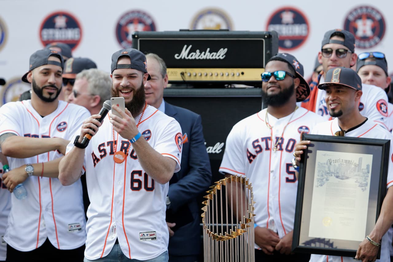 La ciudad de Houston, que aún se recupera del paso del huracán Harvey, festejó en grande junto a los jugadores su primer título de Serie Mundial.
