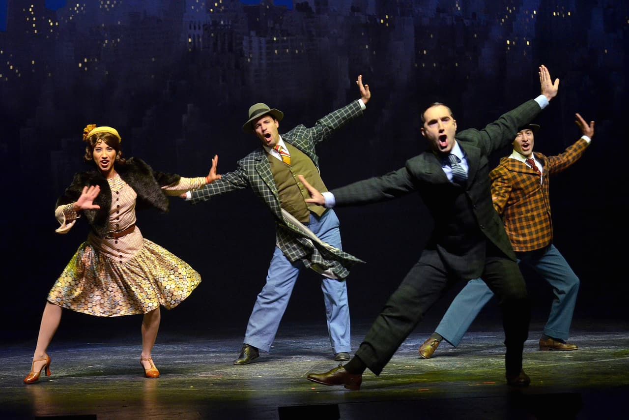 La escenografía y los bailes son espectaculares.