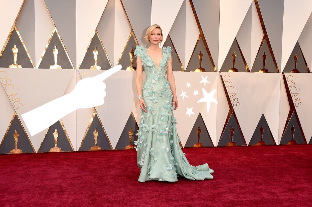 Cate Blanchett nunca desacierta, sabe ser única, romper con lo predecible. Con este vestido de Armani, desafió su tradicional paleta de color, que suele ser más rosa o nude, y dejó claro que el aguamarino es uno de los colores del año. El corte perfecto ajustado en su cintura, el escote en v, la cola amplia y los apliques son todo lo que un vestido debe tener para impactar en esta estación.
