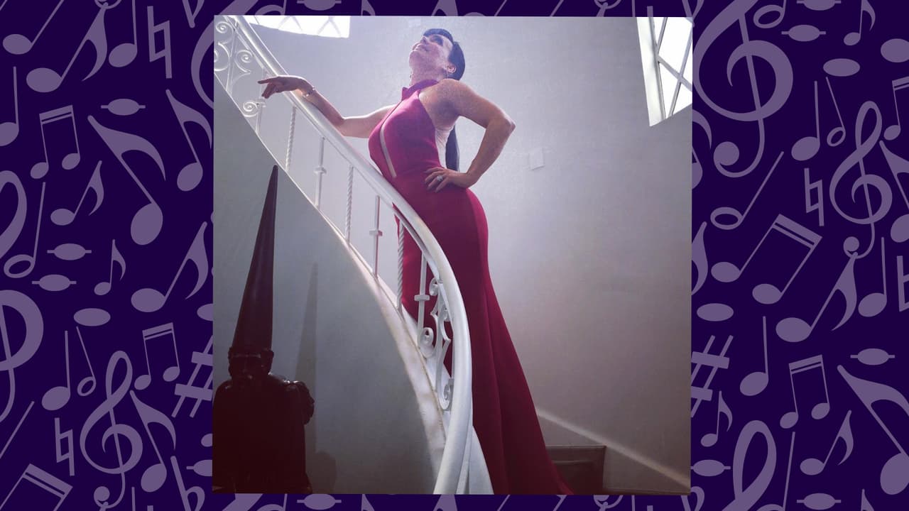 Maribel Guardia tiene 58 años de edad. Sí, leyeron bien. 58. El espectacular cuerpo de esta mujer es algo a lo cual nunca nos vamos acostumbrar. Y lo que es peor, la cantante y actriz se convertirá en abuela muy pronto. Su único hijo, José Julián Figueroa, quien tuvo con el fallecido Joan Sebastian, se convertirá en padre en el mes de mayo. José Julián sólo tiene 21 años, pero desde ya está haciendo que Maribel sea una mujer muy feliz.