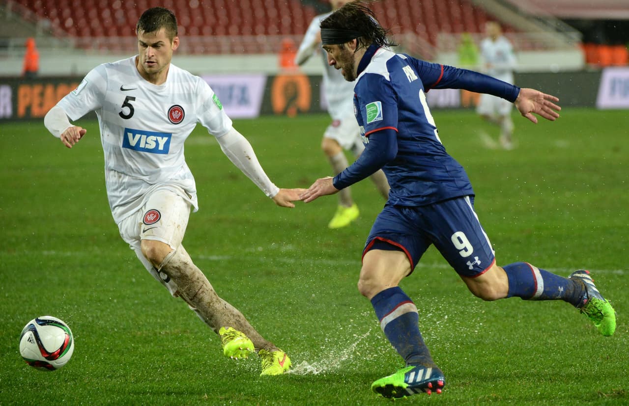 Si al final de los 90 minutos reglamentarios hay empate, se disputan tiempos suplementarios de 15 minutos cada uno (sin gol de oro) y de persistir la igualdad se define en penaltis. Cruz Azul, en 2014, obtuvo su clasificación a semifinales con triunfo en tiempo extra.
