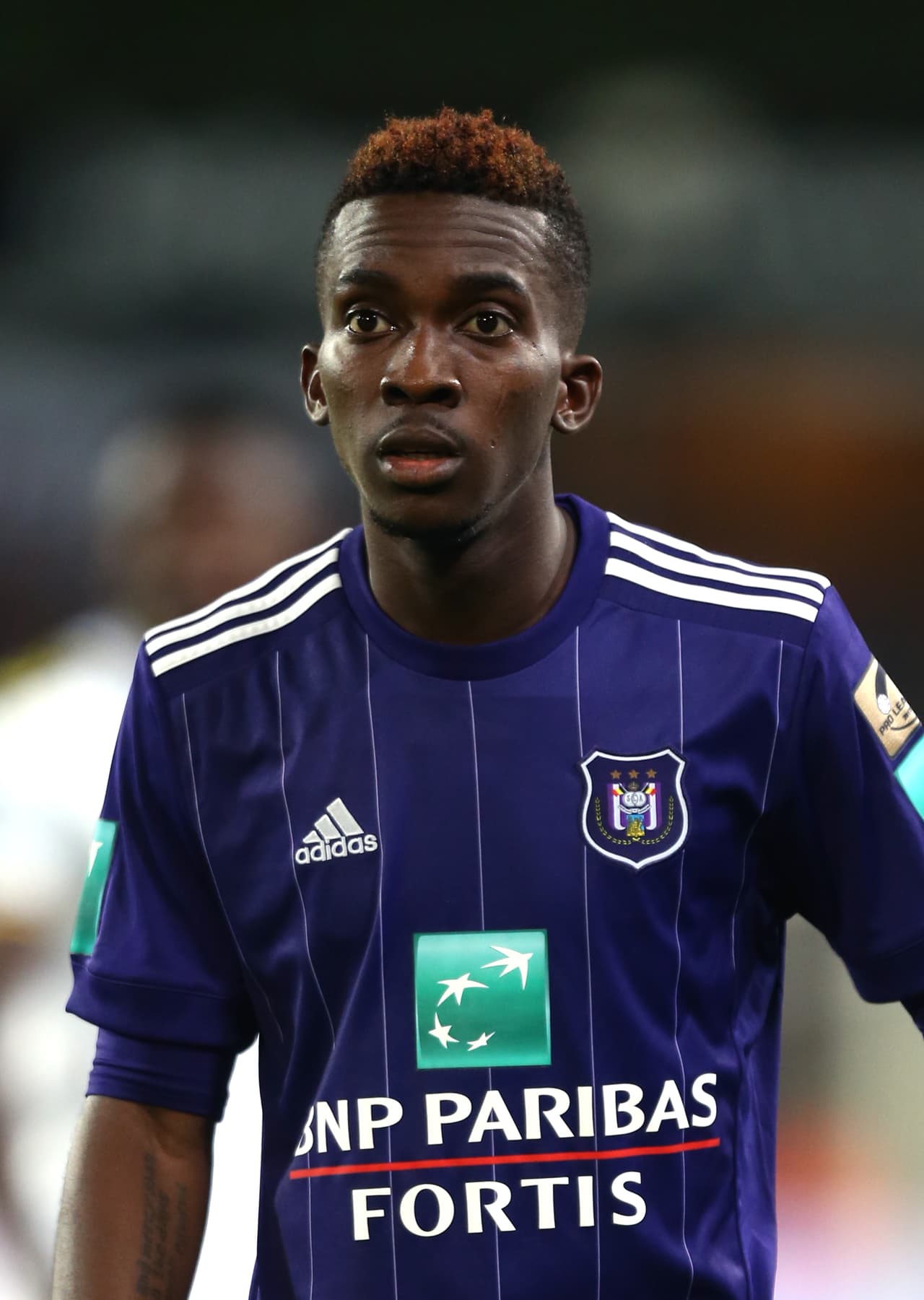 Tiene 20 años y en la pasada temporada logró anotar 23 goles con el modeso Eupen. Cuenta con mucha velocidad y una gran calidad a la hora de definir.