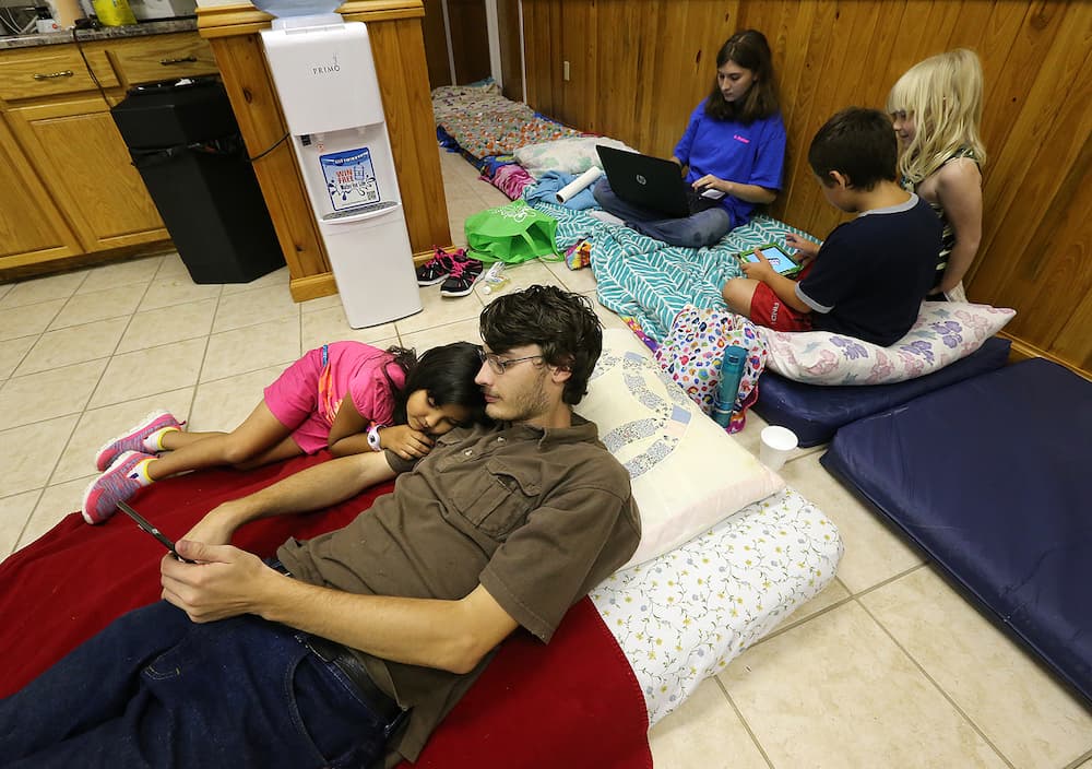 Algunas personas prefirieron trasladarse a refugios, ante el llamado de alerta de las autoridades por el paso de la tormenta