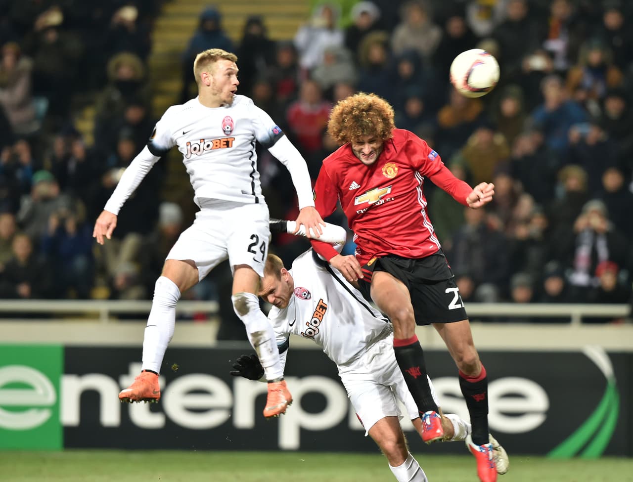 Fellaini es un jugador polivalente en la cancha y tiene como gran cualidad su buen juego aéreo tanto endefensa como en ataque. No pasa desapercibido.