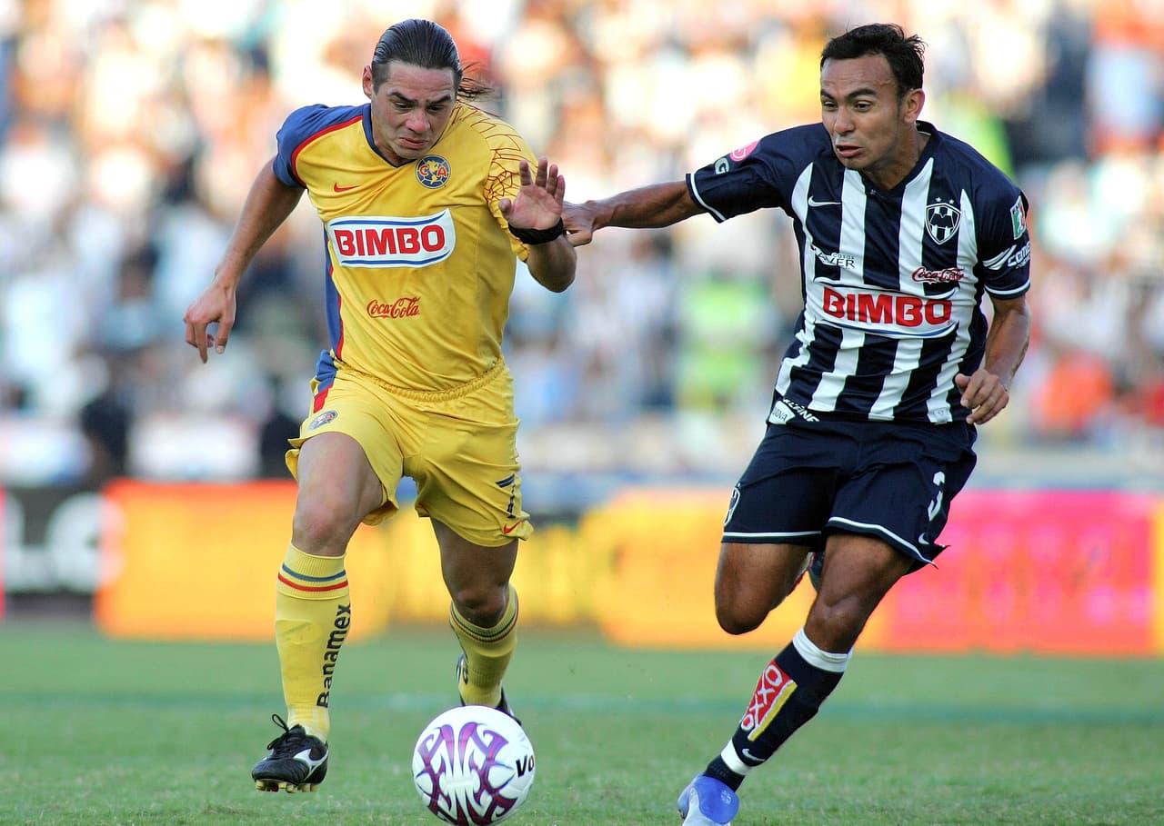 Lucas Castromán jugó en la Lazio de Italia dirigida por Roberto Mancini y además fue seleccionado argentino. Sin embargo, a Coapa arribó con la mente puesta en otras cosas distintas al fútbol y a partir de 2007 su carrera (incluso en Argentina) se fue a pique.
