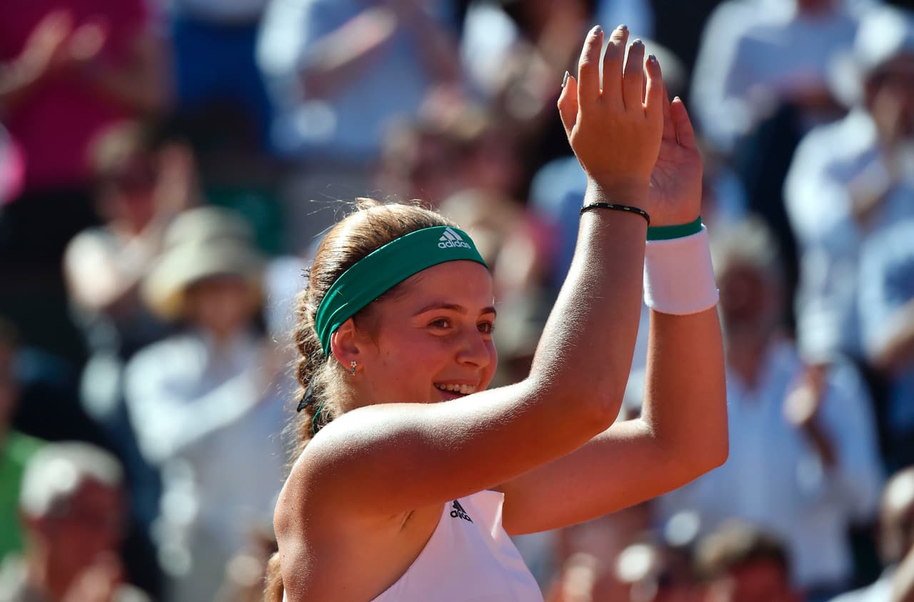 La letona fue un chorro imparable de tenis que acabó por derribar el muro rumano de la única forma que sabe a sus 20 años, a base de raquetazos.