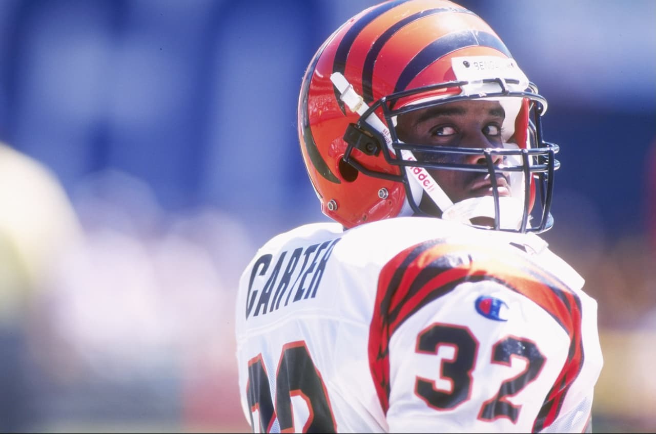 1995 — KI-JANA CARTER
<b>Cincinnati Bengals</b> | RB Penn State
<br>El corredor de los Cincinnati Bengals, Ki-Jana Carter, durante un partido de fútbol americano de la NFL contra los Buffalo Bills el 17 de diciembre de 1996 en Búfalo, NY en el Rich Stadium. (Foto AP / Tom DiPace)