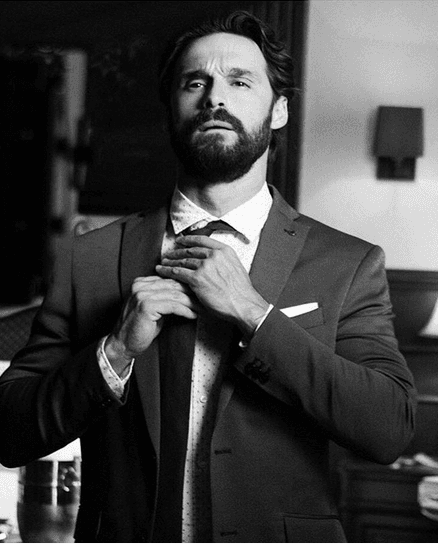 Iván Sánchez está de vuelta para deleitarnos con su personaje en Yago.