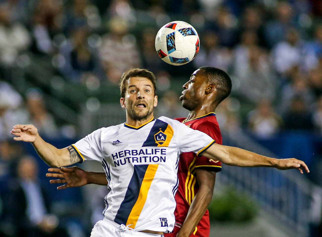 Los Angeles Galaxy fue noveno en la lista con 998,090 playeras vendidas. Este es el equipo más veces camèón de la MLS.