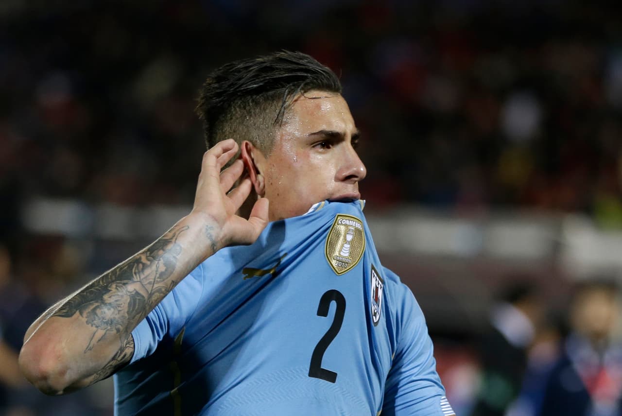 Nombre: José Giménez. Posición: Defensa. Edad: 21 años. Club: Atlético Madrid (España). Veces seleccionado: 21. Descripción: Integró la plantilla de la Selección de Uruguay Sub-20, logrando el segundo puesto. Debutó en la selección el 10 de septiembre del 2013 contra Colombia, partido que Uruguay ganó 2-0.El 14 de noviembre de 2014 anotó su primer gol con la camiseta celeste en un amistoso ante Costa Rica.