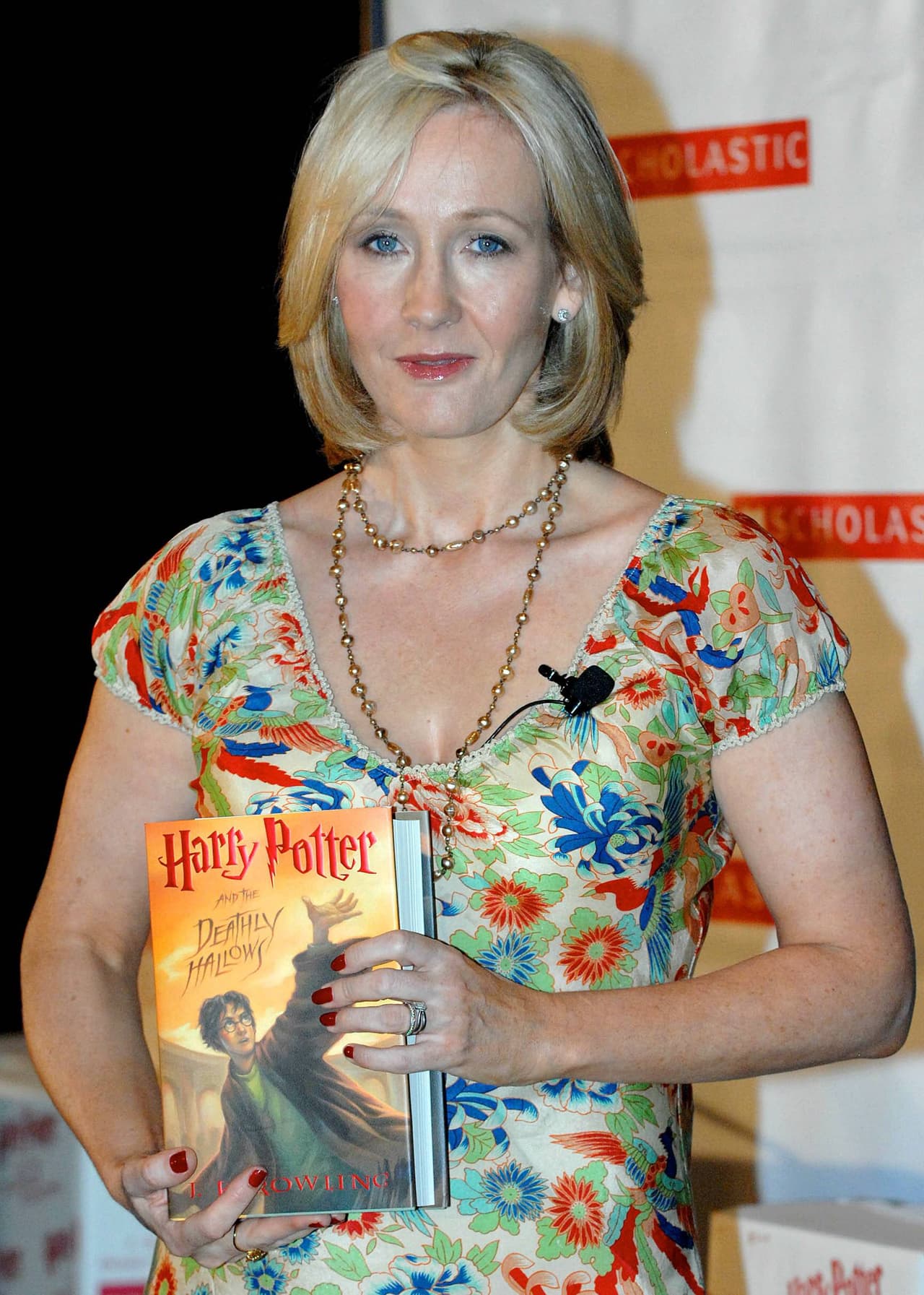 Ella anunció que una obra titulada Harry Potter And The Cursed Child estaría abierta al público en el 2016.
