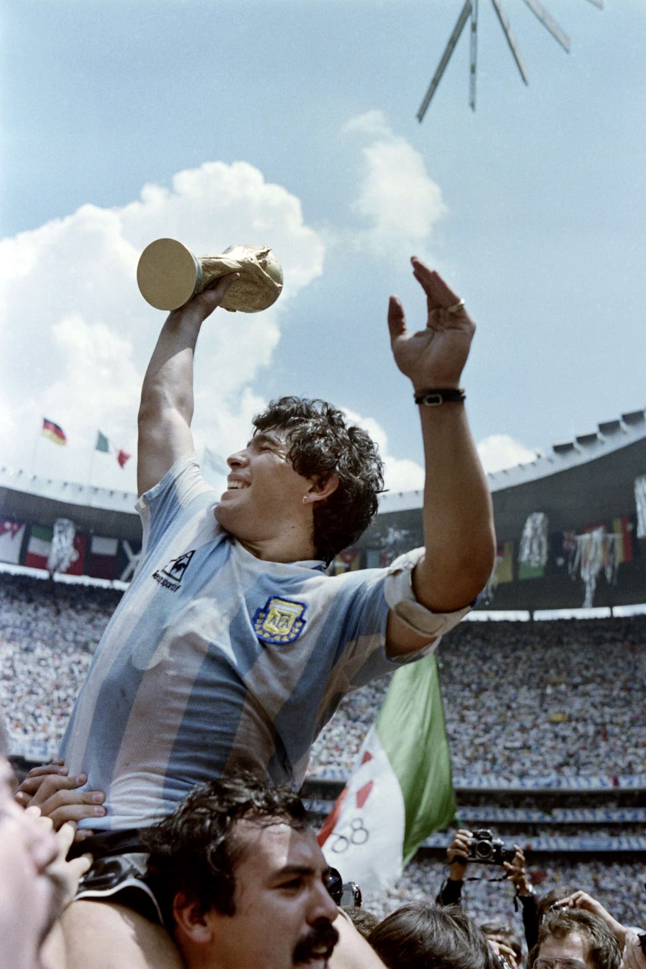 En el 3-2 ante Alemania, en el Estadio Azteca, no hubo goles de Maradona, quien se visitió de 'asistidor' de Burruchaga para la anotación definitiva que decretaba a Argentina como el mejor equipo del mundo.