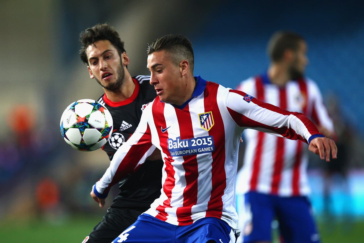 Su lugar se lo quedó José María Giménez, un reacio defensor uruguayo muy del estilo de la vieja escuela charrúa que tanto le gusta al 'Cholo' Simeone. Aquella noche ya formaba parte de la plantilla del Atlético pero fue la de su debut en España tras aterrizar en Europa procedente del Danubio de su país. Ahora es un baluarte en la central de los Colchoneros y además tiene gol a pelota parada.