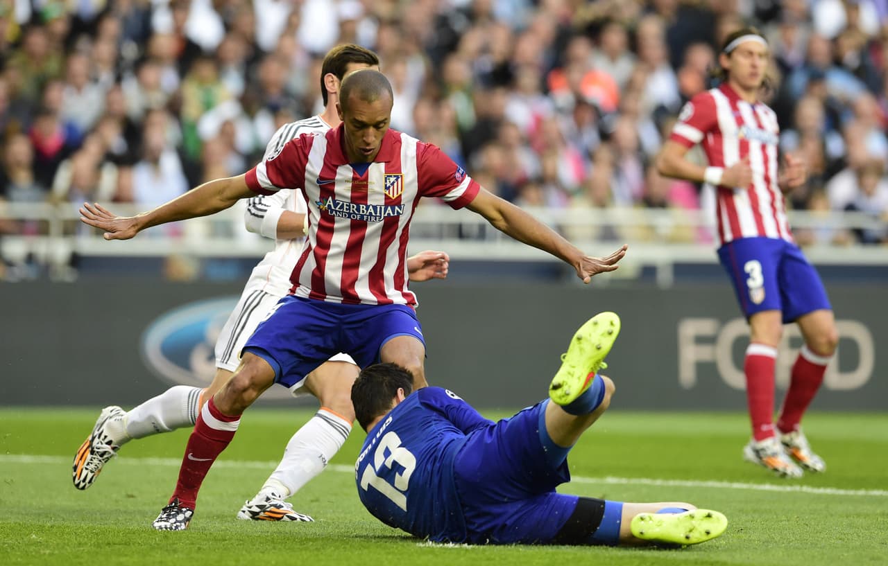 En la central estaba el brasileño João Miranda que comúnmente se imponía por arriba en ambas áreas y hacía buenas marcaciones en su cancha. En la final de 2014 contra el Madrid, tuvo una buena actuación pero acabó agotado y siendo evidenciado por Di María en tiempos extra. Ahora es jugador del Inter de Milán donde comenzó muy bien la temporada que acaba de concluir.