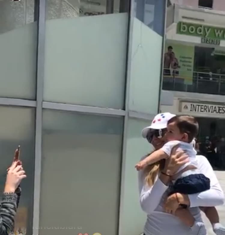 En el video siempre sale Marjorie sin ningún acompañante, tampoco se ve cerca a Matías.