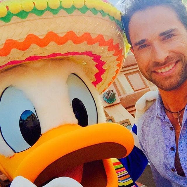 Y
<b><a href="http://www.univision.com/temas/sebastian-rulli">Rulli</a></b> quedó en buenos términos con el famoso personaje.