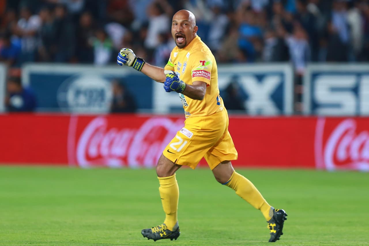 Óscar Pérez, a sus 44 años, es el arquero del Pachuca en México, equipo con el que salió campeón del torneo Clausura del 2016.