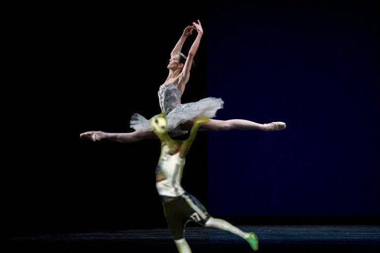 Los usuarios en las redes sociales hicieron mofa de la postura poca ortodoxa con la que el defensa alemán atacó la pelota para el penal con el que empató la Azzurra.